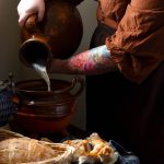 De onderarmen van het Melkmeisje